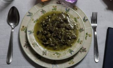 Στα ύψη η ζήτηση για μαγειρίτσα και φέτος – «Φεύγει» μέχρι και στο εξωτερικό κατεψυγμένη