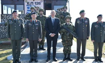 Επίσκεψη Δένδια στο επιτηρητικό φυλάκιο «126» στον Έβρο