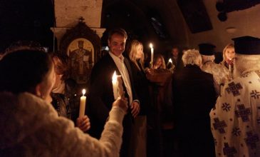 Οι πασχαλινές ευχές του Κυριάκου Μητσοτάκη από τα Χανιά – Η φωτογραφία με τη σύζυγό του Μαρέβα