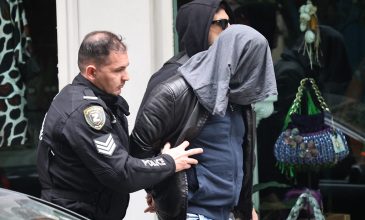 Θρίλερ στο κέντρο της Αθήνας: Θανάσιμη πτώση γυναίκας από τον 4ο όροφο πολυκατοικίας – Εξετάζεται ένας Ιταλός τουρίστας 45 ετών