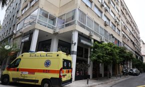 «Γλυκέ μου, άνοιξε!»: Ηχητικό ντοκουμέντο από τον καβγά της 30χρονης με τον Ιταλό, πριν την πτώση στην Κολοκοτρώνη – Τα σενάρια που εξετάζουν οι Αρχές