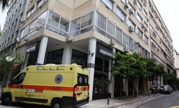 «Γλυκέ μου, άνοιξε!»: Ηχητικό ντοκουμέντο από τον καβγά της 30χρονης με τον Ιταλό, πριν την πτώση στην Κολοκοτρώνη – Τα σενάρια που εξετάζουν οι Αρχές