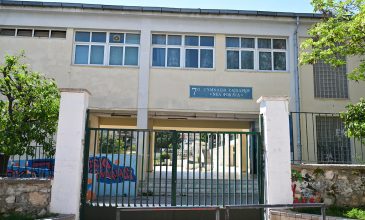 Διασωληνωμένη σε κρίσιμη κατάσταση μια 13χρονη μαθήτρια που έπεσε από το μπαλκόνι σχολείου στο Χαϊδάρι