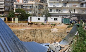 Υποχώρησε το έδαφος κατά τη διάρκεια εργασιών εγκατάστασης οπτικών ινών στην Τούμπα – Δείτε εικόνες