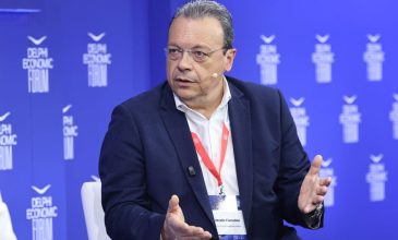 Φάμελλος: Ο  Μητσοτάκης ανακάλυψε “λεφτόδεντρα” την ώρα που είναι στη χώρα μας η Κοβέσι