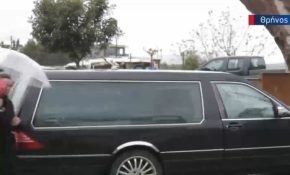 Οδύνη και θλίψη στην κηδεία της 43χρονης Ελευθερίας Γιακουμάκη στο Ηράκλειο