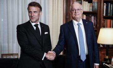 Συνάντηση Τασούλα με Μακρόν στο Προεδρικό Μέγαρο