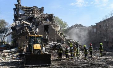 Τέσσερις νεκροί, δεκάδες τραυματίες από τη μεγάλη νυκτερινή ρωσική επίθεση εναντίον της Ουκρανίας