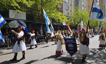 Με λαμπρότητα διεξήχθη η παρέλαση της ελληνικής ομογένειας στην καρδιά του Μανχάταν για την επέτειο της εθνικής παλιγγενεσίας