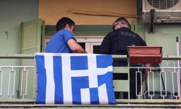 Στο Ψυχιατρικό Νοσοκομείο Θεσσαλονίκης ο 20χρονος που πετούσε αντικείμενα από το μπαλκόνι του