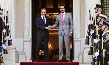 Μητσοτάκης στον εμίρη του Κατάρ: «Η Ελλάδα στάθηκε στο πλευρό όλων των χωρών του Κόλπου, απέναντι στις απρόκλητες επιθέσεις του Ιράν»