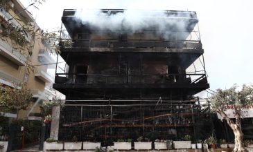 Ξέσπασε φωτιά σε κατάστημα με ανταλλακτικά αυτοκινήτων στο Ίλιον