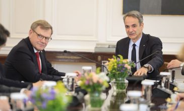 «Η Ελλάδα διατηρεί εποικοδομητικές σχέσεις με όλες τις χώρες της περιοχής», είπε ο Μητσοτάκης στην συνάντηση με τον Γερμανό υπουργό Εξωτερικών