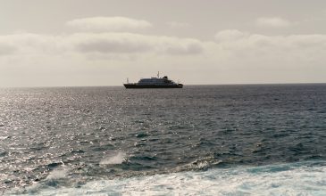 Χανταϊός σε κρουαζιερόπλοιο: Τρία ύποπτα περιστατικά απομακρύνθηκαν – Ολλανδοί λοιμωξιολόγοι κατευθύνονται προς το «Hondius»