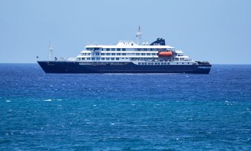 Το κρουαζιερόπλοιο «MV Hondius» έφθασε στην Τενερίφη – Οι επιβάτες θα υποβληθούν σε εξετάσεις από τις ισπανικές υγειονομικές αρχές