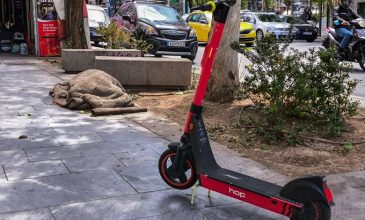 Συνελήφθη οδηγός ηλεκτρικού πατινιού που κινούνταν με 72 χλμ/ώρα στη Συγγρού