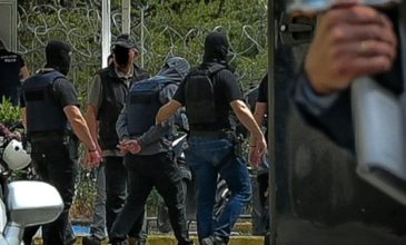 Greek mafia: Δίωξη για εννέα κακουργήματα και έξι πλημμελήματα στους συλληφθέντες για τη δολοφονία του «θαμνάκια» στο Χαλάνδρι