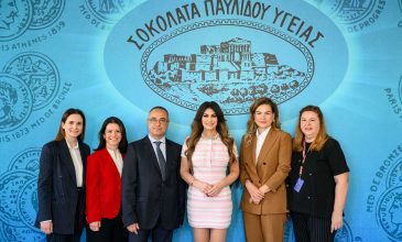 Το εργοστάσιο σοκολατοποιΐας «Παυλίδη» επισκέφθηκε η πρέσβης των ΗΠΑ στην Ελλάδα, Κίμπερλι Γκίλφοϊλ