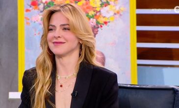 Ρένα Μόρφη: Προσπαθώ ουσιαστικά να επικοινωνήσω και να συνδεθώ συναισθηματικά μέσω της μουσικής