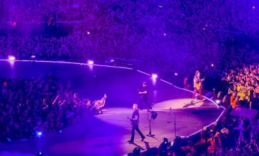 Metallica στο ΟΑΚΑ: Πώς σχολίασαν οι Τρύπες τη διασκευή του «Δεν χωράς πουθενά»