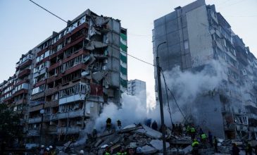 Οκτώ νεκροί και 45 τραυματίες από μαζικούς ρωσικούς βομβαρδισμούς στο Κίεβο