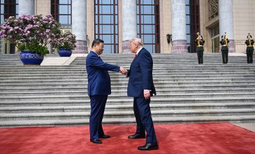 Στο Πεκίνο ο Τραμπ, υπόσχεται στον Σι «υπέροχο μέλλον» στη σχέση ΗΠΑ-Κίνας – «Πρέπει να είμαστε εταίροι, όχι αντίπαλοι» τόνισε ο Κινέζος πρόεδρος