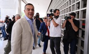 Στον Άρειο Πάγο ο Αλέξης Τσίπρας, κατέθεσε την ιδρυτική διακήρυξη του κόμματος ΕΛΑΣ – «Σημαία μας η Δημοκρατία και η Δικαιοσύνη»