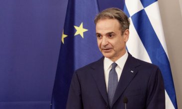 Μητσοτάκης προσερχόμενος στη Σύνοδο Κορυφής: «Χρέος μας να εξασφαλιστεί ότι η μείωση των τιμών του αργού πετρελαίου θα μεταφραστεί άμεσα και σε μείωση στην αντλία»