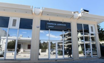 Έφοδος της ΕΛ.ΑΣ σε πολεοδομίες της Αττικής για κύκλωμα «διευθετήσεων»