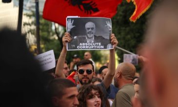 Νέες διαδηλώσεις στην Αλβανία εναντίον του τουριστικού σχεδίου που συνδέεται με τον Τραμπ – «Θα είναι μοιραίο»
