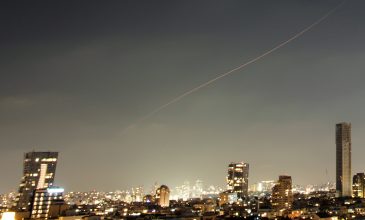Ανάφλεξη στη Μέση Ανατολή: Το Ισραήλ βομβαρδίζει το Ιράν σε αντίποινα για την πρώτη ομοβροντία πυραύλων μετά την κατάπαυση του πυρός