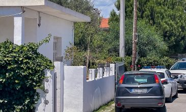 Θρίλερ στο Αίγιο: Νεκροί μία γυναίκα 54 ετών και ο 26χρονος γιος της σε λίμνη αίματος στο σπίτι τους – Φέρουν τραύματα από μαχαίρι