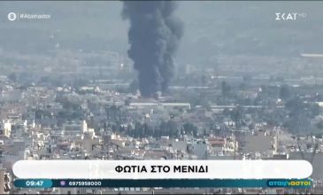 Μεγάλη φωτιά σε κατάστημα με ανταλλακτικά αυτοκινήτων στο Μενίδι
