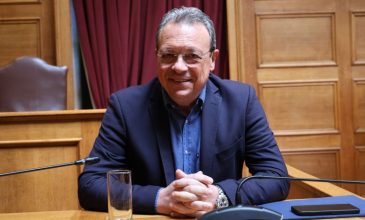 Φάμελλος για Συνταγματική Αναθεώρηση: «Μεθόδευση Μητσοτάκη για να αλλάξει η ατζέντα»
