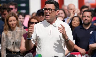 Αναβρασμός στη Ντάουνινγκ Στριτ: Ο Άντι Μπέρναμ επιβεβαίωσε ότι θα είναι υποψήφιος για τη διαδοχή του Στάρμερ