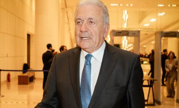 Στη Βουλή διαβιβάστηκε το αίτημα άρσης ασυλίας για τον Δημήτρη Αβραμόπουλο – Ποια αδικήματα τού αποδίδουν οι Βέλγοι