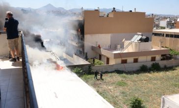 Βελτιωμένη η εικόνα της φωτιάς στην αποθήκη ξυλείας σε κατοικημένη περιοχή στο Ηράκλειο