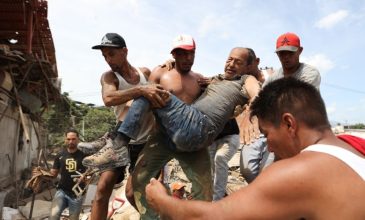 Φονικός σεισμός στην Βενεζουέλα: Αγωνία για τους αγνοούμενους και τους εγκλωβισμένους – Λεηλασίες στην Κάτια Λα Μαρ