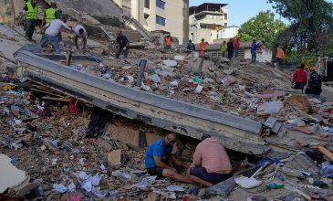 «Θαύμα» στη Βενεζουέλα: Ένα μωρό ανασύρθηκε ζωντανό από τα χαλάσματα, 32 ώρες μετά τους σεισμούς