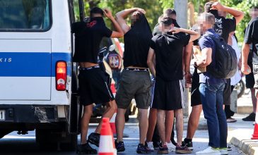 Ταυτοποιήθηκαν 17 άτομα για την συμπλοκή με τη δολοφονία του 15χρονου στην Καλλιθέα – Συνελήφθησαν επτά
