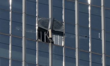 Μικρό αεροσκάφος έπεσε πάνω σε ουρανοξύστη του Πεκίνου – Ένας νεκρός και 13 τραυματίες