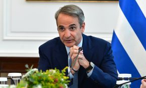 Μητσοτάκης στο Υπουργικό: Μείωση στις τιμές της βενζίνης στην αντλία άμεσα – Οι έλεγχοι θα διασφαλίσουν τη μετακύλιση των μειώσεων των καυσίμων στους καταναλωτές