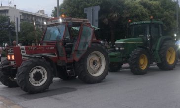 Πορεία με τρακτέρ των αγροτών στο κέντρο των Τρικάλων