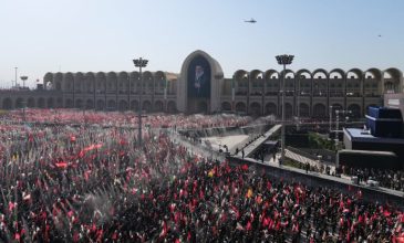 Μεγάλη προσευχή στη μνήμη του αγιατολάχ Αλί Χαμενεΐ τελέστηκε στην Τεχεράνη