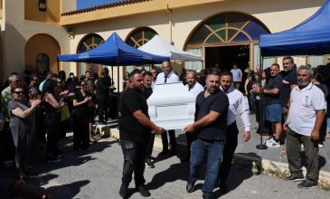 Βαρύ πένθος στην κηδεία της δημοσιογράφου Μαρίας Αντωνογιαννάκη στο Ηράκλειο
