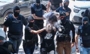 Φονική επίθεση στο σπίτι της οικογένειας Νέστορα: Η ανακοίνωση της αστυνομίας για τις τρεις συλλήψεις – Στα δικαστήρια οι κατηγορούμενοι