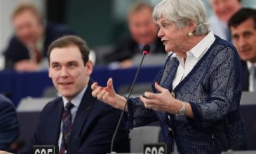 Βρετανία: Η αστυνομία άφησε ελεύθερο τον 26χρονο που είχε συλλάβει ως ύποπτο για τον φόνο της πρώην υπουργού Γουίτικαμ