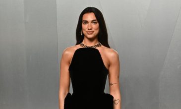 Η Dua Lipa στηρίζει τους διαδηλωτές που διαμαρτύρονται για το τουριστικό συγκρότημα της οικογένειας Τραμπ στην Αλβανία
