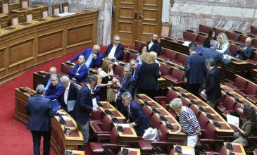 Βουλή: Κάτω από το ΚΚΕ, στην τέταρτη θέση ο ΣΥΡΙΖΑ – Η δύναμη του έπεσε στους 17 βουλευτές