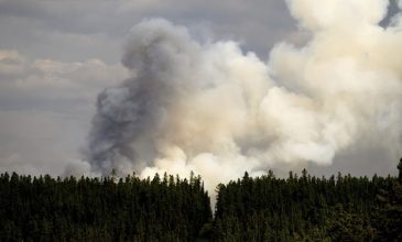 Περισσότερες από 200 πυρκαγιές καίνε ανεξέλεγκτα στον Καναδά